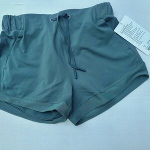 Size 4, Lululemon sunsetting short
